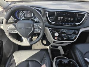 CHRYSLER PACIFICA TOURING L - 4