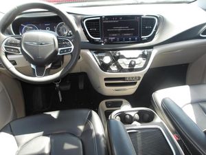 CHRYSLER PACIFICA TOURING L - 4