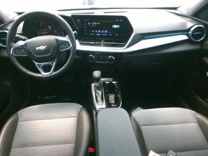 2025 Chevrolet TRAX LT — фото 4