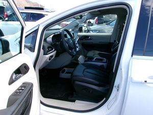 CHRYSLER PACIFICA TOURING L - 3