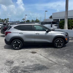 2025 KIA SELTOS EX photo 6