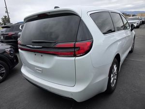 CHRYSLER PACIFICA TOURING L - 2