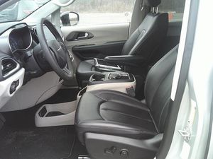 CHRYSLER PACIFICA TOURING L - 3