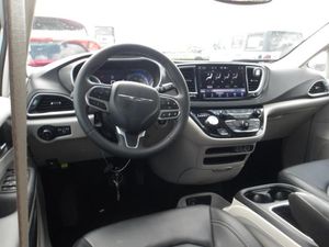 CHRYSLER PACIFICA TOURING L - 4