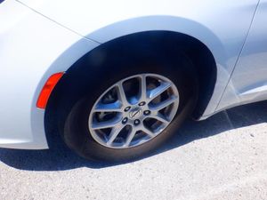 CHRYSLER PACIFICA TOURING L - 8