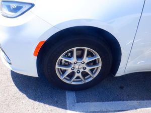 CHRYSLER PACIFICA TOURING L - 8