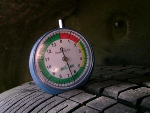 CHRYSLER VOYAGER LX - 8