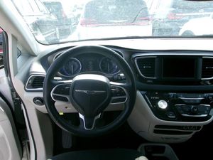 CHRYSLER VOYAGER LX - 4