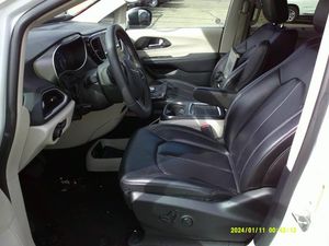 CHRYSLER PACIFICA TOURING L - 3