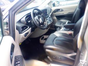 CHRYSLER PACIFICA TOURING L - 3