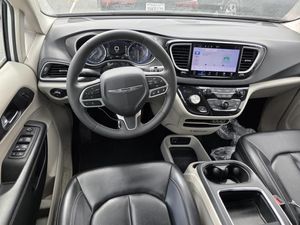 CHRYSLER PACIFICA TOURING L - 4