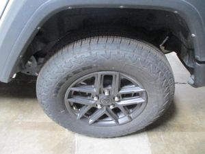 صورة 25 لـ 2025 JEEP WRANGLER SAHARA