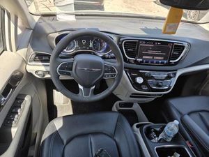 CHRYSLER PACIFICA TOURING L - 4