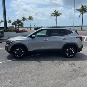 2025 KIA SELTOS EX photo 2