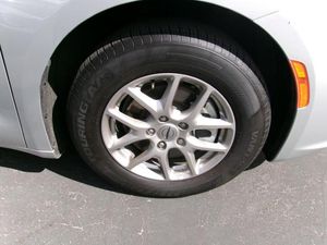 CHRYSLER PACIFICA TOURING L - 9