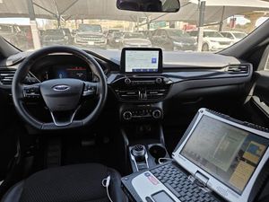 FORD ESCAPE ST-LINE - 4