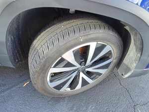 VOLKSWAGEN TAOS SE - 8