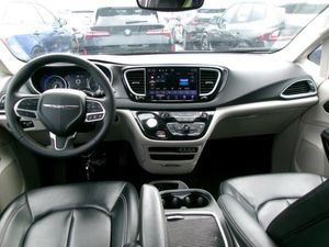 CHRYSLER PACIFICA TOURING L - 4