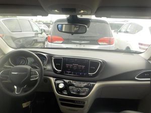 CHRYSLER PACIFICA TOURING L - 4