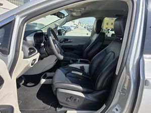 CHRYSLER PACIFICA TOURING L - 3