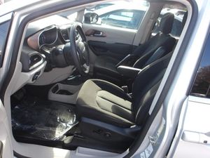 CHRYSLER VOYAGER LX - 3