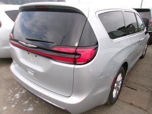 CHRYSLER PACIFICA TOURING L - 2