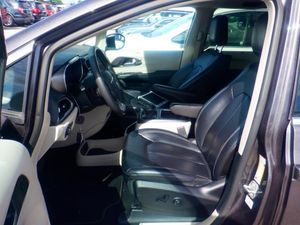 CHRYSLER PACIFICA TOURING L - 3