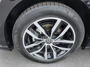 2025 Volkswagen JETTA SE photo 9