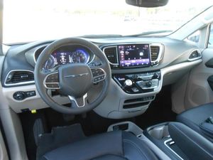 CHRYSLER PACIFICA TOURING L - 4