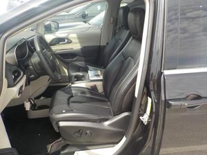 CHRYSLER PACIFICA TOURING L - 3