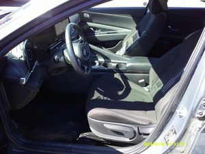 HYUNDAI ELANTRA SE - 3
