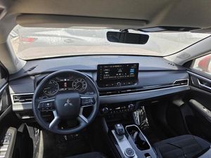 2025 Mitsubishi OUTLANDER 照片 4