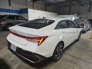 HYUNDAI ELANTRA SE - 2