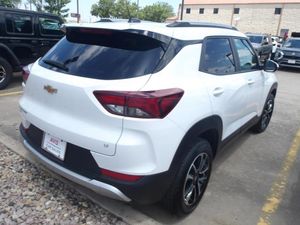 2025 Chevrolet TRAILBLAZER LT photo 2