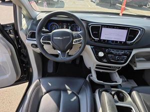 CHRYSLER PACIFICA TOURING L - 4