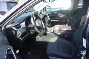 صورة 3 لـ 2025 Toyota RAV4 LE