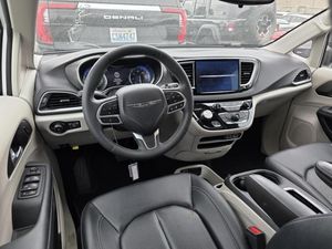 CHRYSLER PACIFICA TOURING L - 4