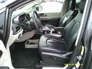 CHRYSLER PACIFICA TOURING L - 3