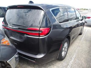 CHRYSLER PACIFICA TOURING L - 2