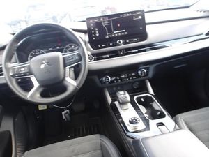 MITSUBISHI OUTLANDER SE - 8