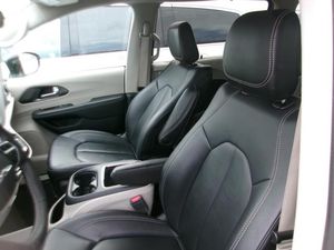 CHRYSLER PACIFICA TOURING L - 3