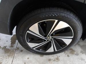 صورة 9 لـ 2025 Volkswagen TAOS SE