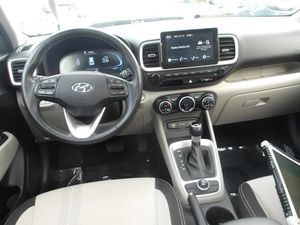 2025 Hyundai VENUE SEL photo 8