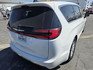 CHRYSLER PACIFICA TOURING L - 2