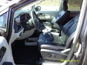 CHRYSLER PACIFICA TOURING L - 3