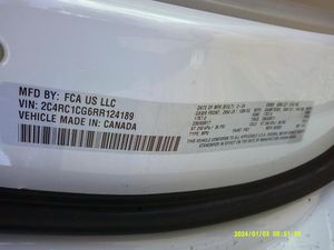 CHRYSLER VOYAGER LX - 7