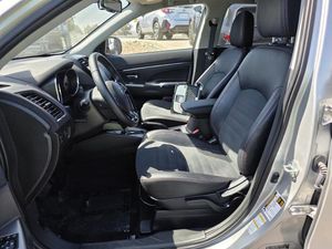 2025 Mitsubishi OUTLANDER SPORT 照片 3