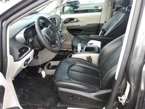 CHRYSLER PACIFICA TOURING L - 3