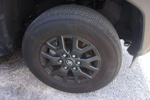 2025 Toyota 4RUNNER SR5 缩略图 11