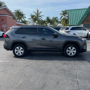 صورة 6 لـ 2021 Toyota RAV4 LE